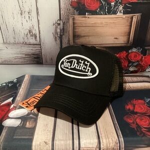 Von Dutch Black White Classic Embroidered Logo Patch Snapback Unisex Trucker Cap